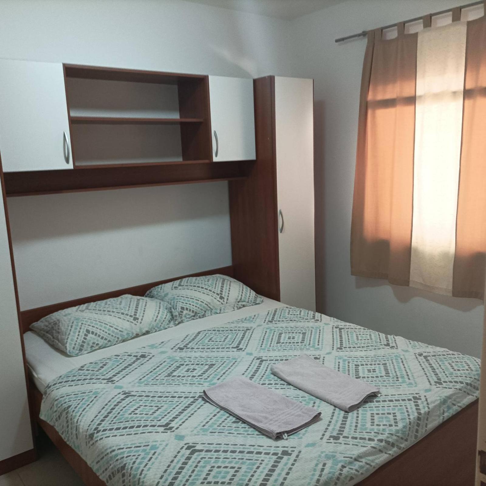 Apartments Vir Delfin Екстер'єр фото