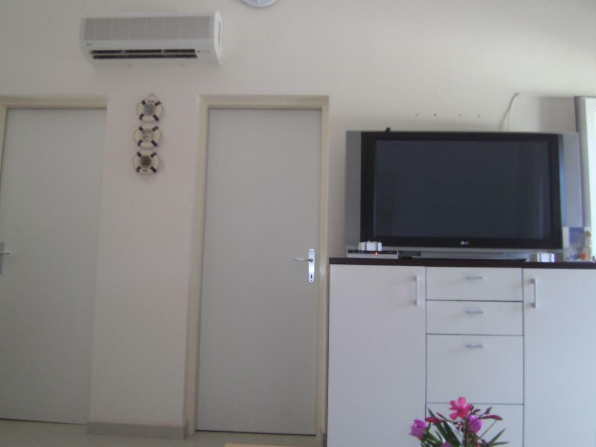 Apartments Vir Delfin Екстер'єр фото