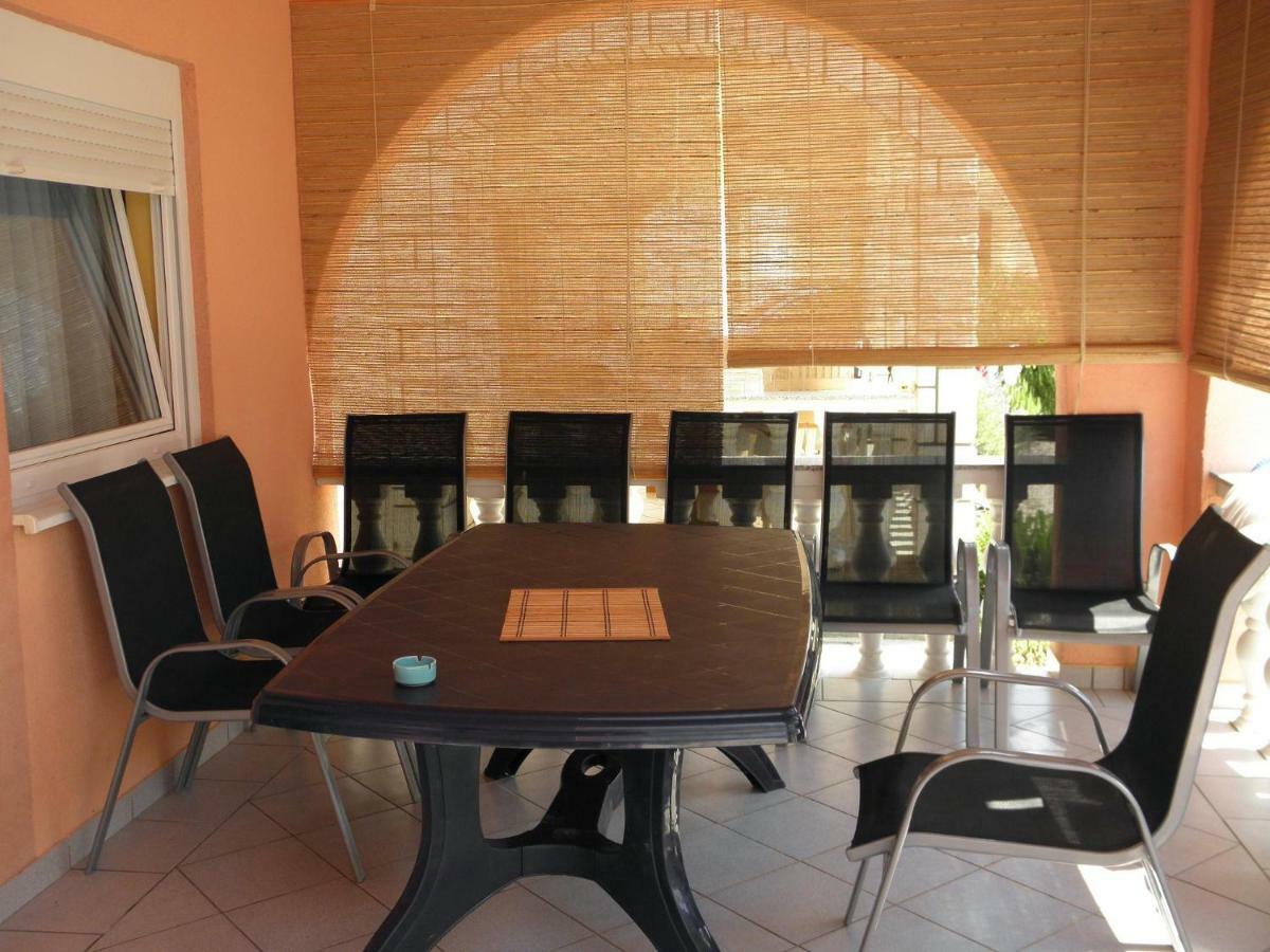 Apartments Vir Delfin Екстер'єр фото