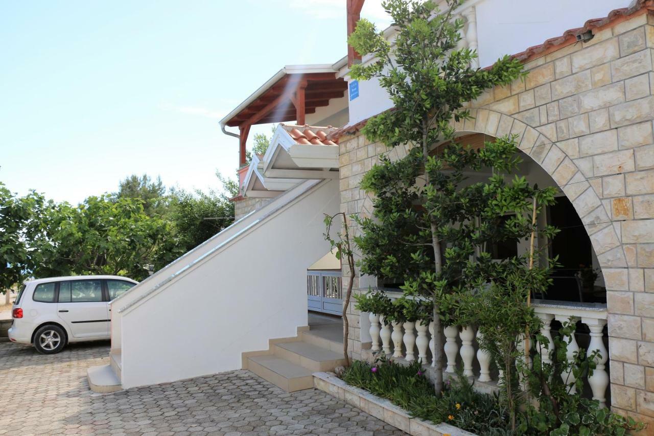 Apartments Vir Delfin Екстер'єр фото