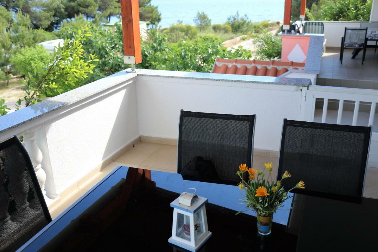 Apartments Vir Delfin Екстер'єр фото
