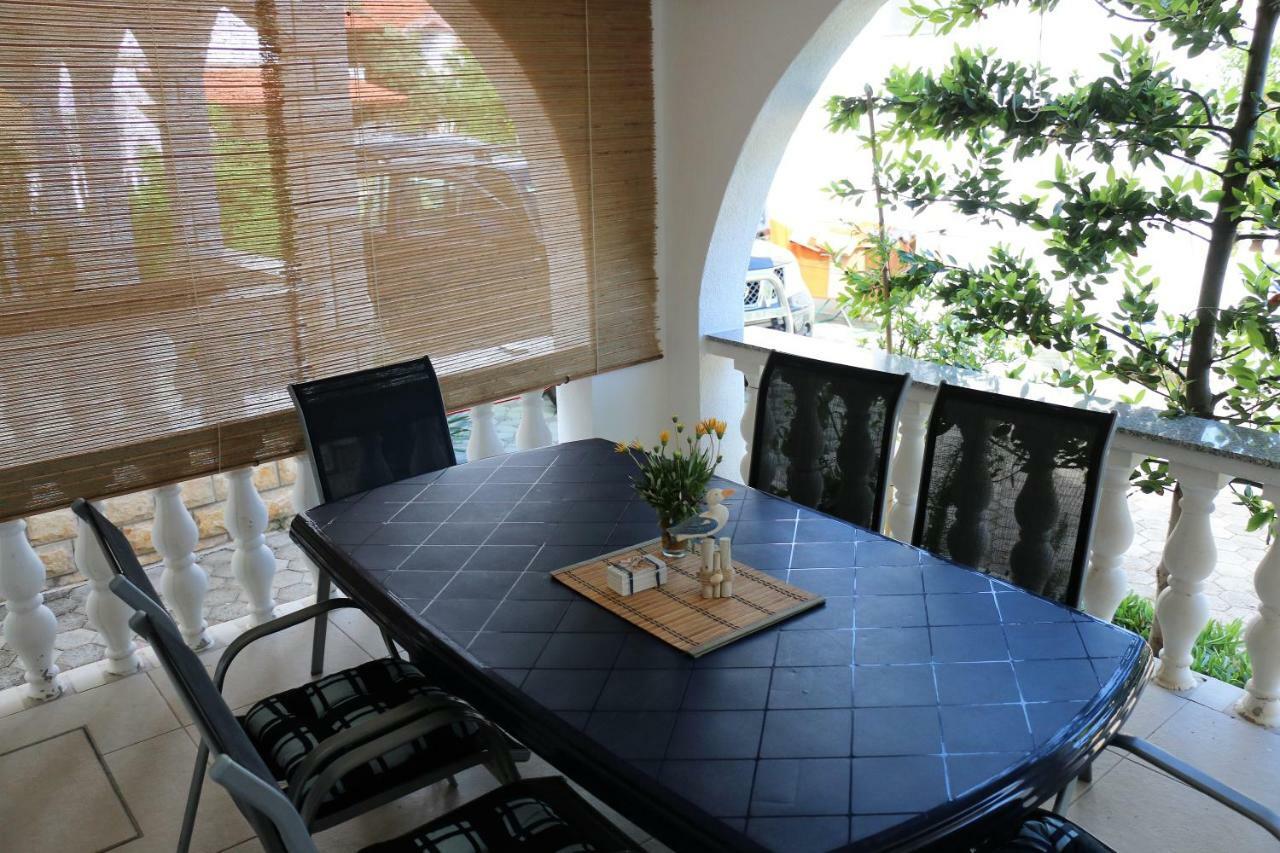 Apartments Vir Delfin Екстер'єр фото