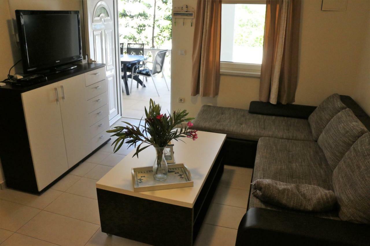 Apartments Vir Delfin Екстер'єр фото