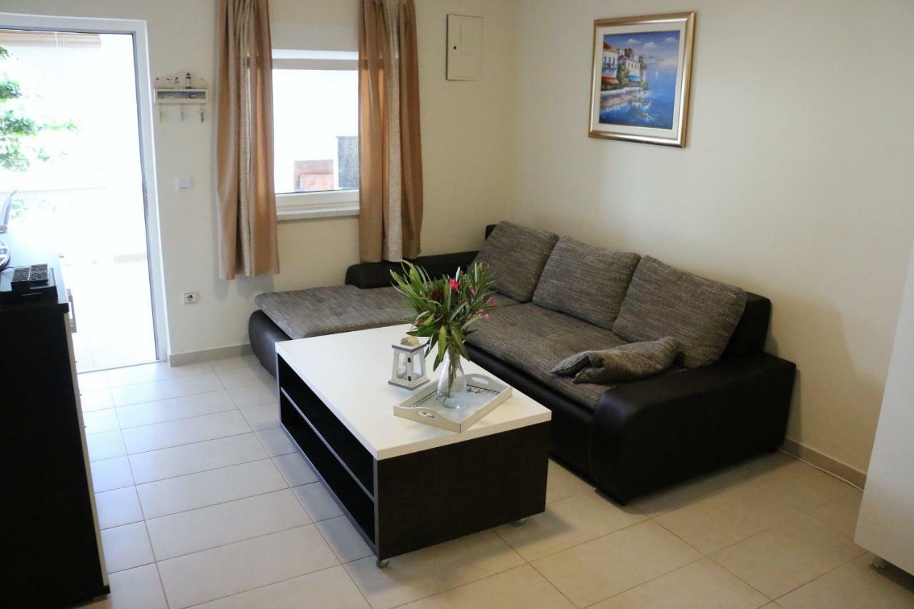 Apartments Vir Delfin Екстер'єр фото
